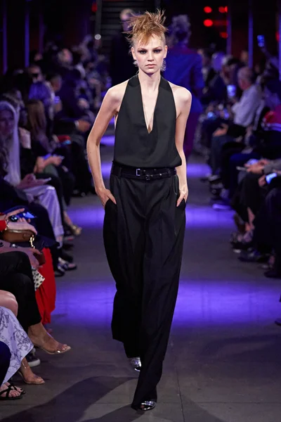 Look 15